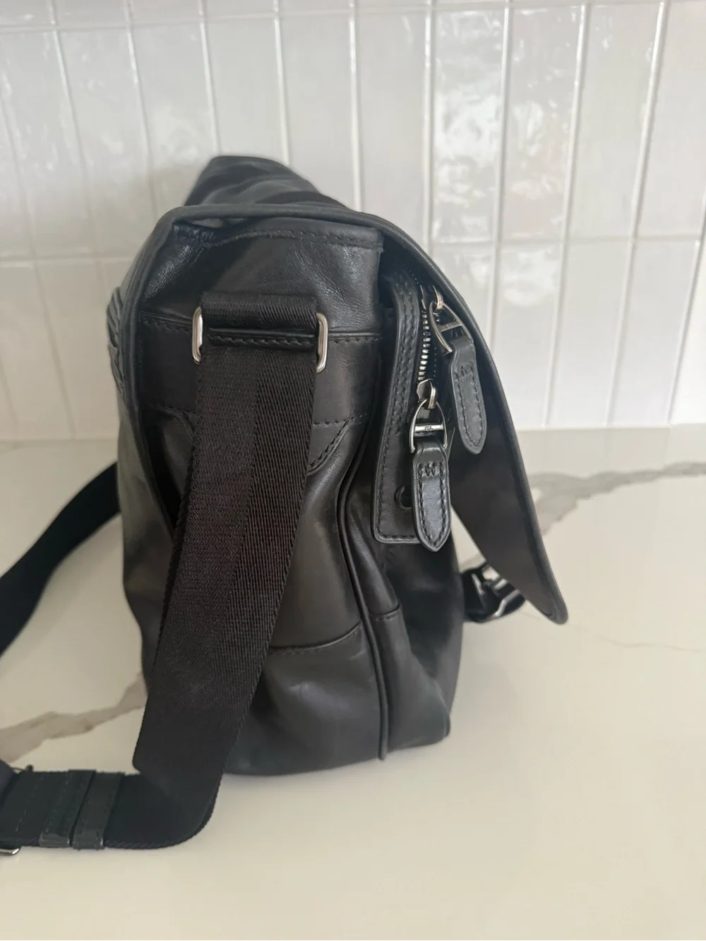 Men's Black Leather Crossbody Messenger Bag - Classic Utility Style